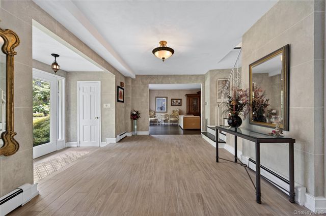 36 Arbor Lane, Dix Hills, NY 11746