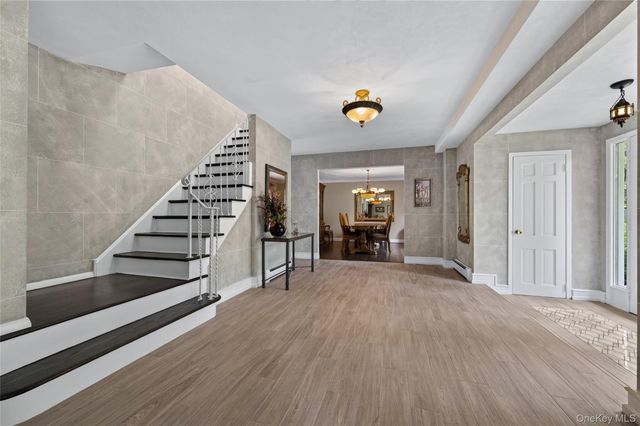36 Arbor Lane, Dix Hills, NY 11746