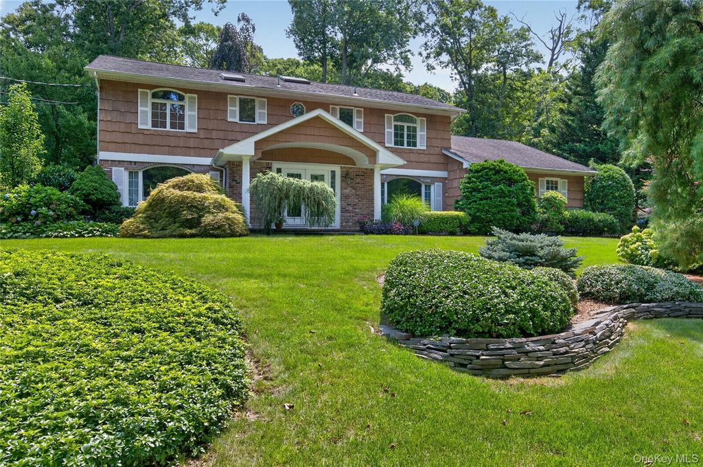 36 Arbor Lane, Dix Hills, NY 11746