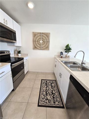 1814 NE 40th LN, Cape Coral, FL 33909