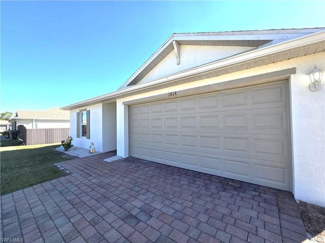 1814 NE 40th LN, Cape Coral, FL 33909