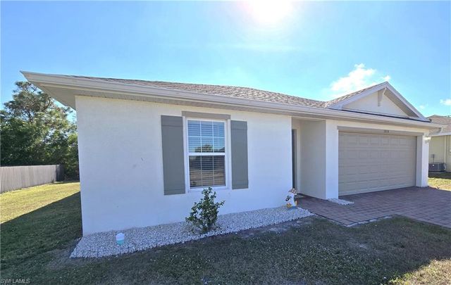 1814 NE 40th LN, Cape Coral, FL 33909