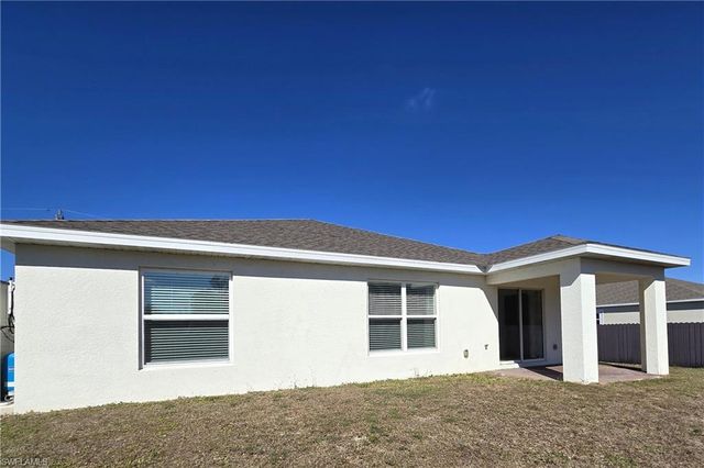 1814 NE 40th LN, Cape Coral, FL 33909