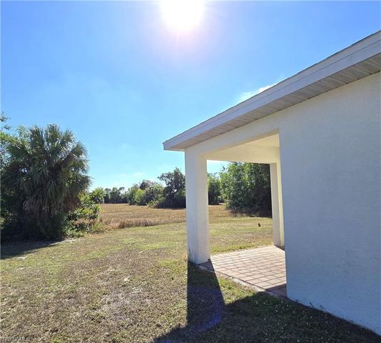 1814 NE 40th LN, Cape Coral, FL 33909