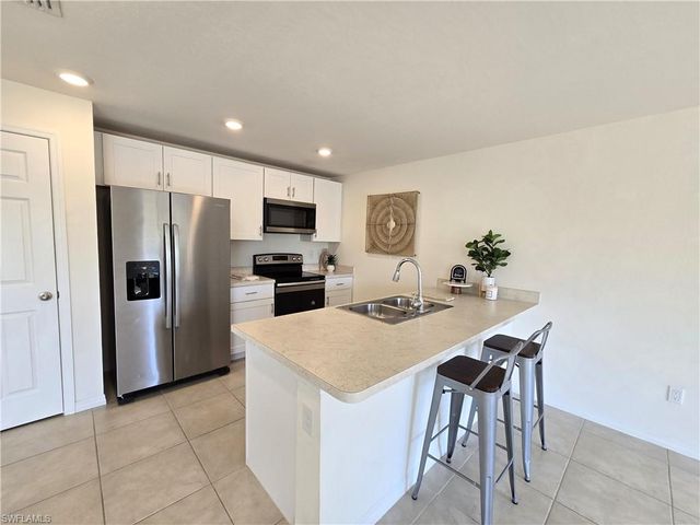 1814 NE 40th LN, Cape Coral, FL 33909