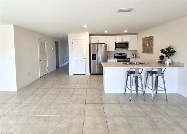 1814 NE 40th LN, Cape Coral, FL 33909