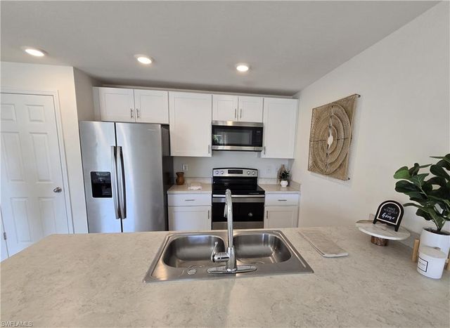 1814 NE 40th LN, Cape Coral, FL 33909