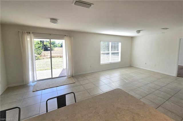 1814 NE 40th LN, Cape Coral, FL 33909