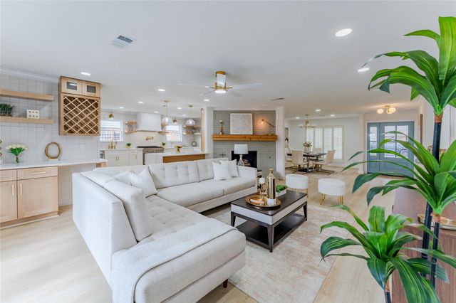 6027 Valkeith Drive, Houston, TX 77096