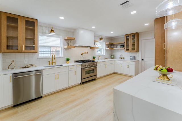 6027 Valkeith Drive, Houston, TX 77096