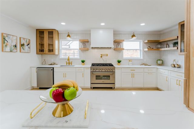 6027 Valkeith Drive, Houston, TX 77096
