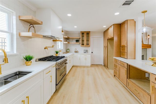 6027 Valkeith Drive, Houston, TX 77096