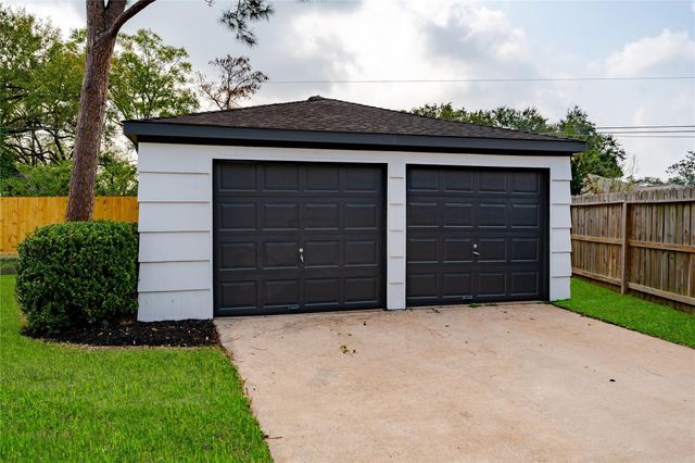 6027 Valkeith Drive, Houston, TX 77096