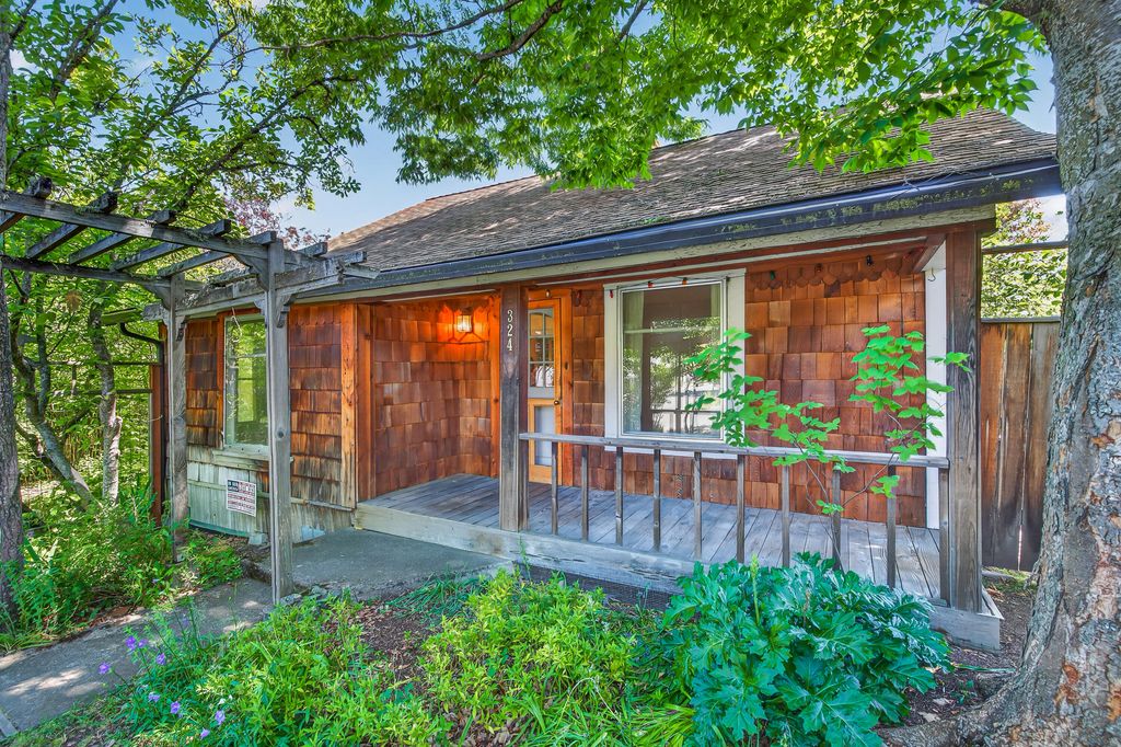 324 Liberty Street, Ashland, OR 97520