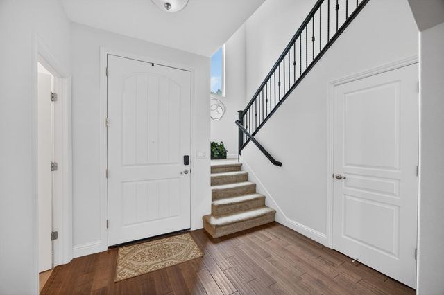 7 Triumph Ct, Sacramento, CA 95831
