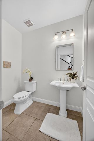 7 Triumph Ct, Sacramento, CA 95831