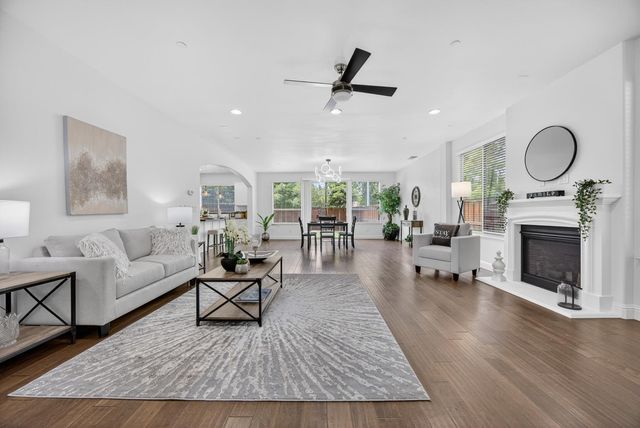 7 Triumph Ct, Sacramento, CA 95831
