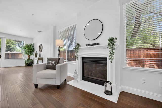 7 Triumph Ct, Sacramento, CA 95831