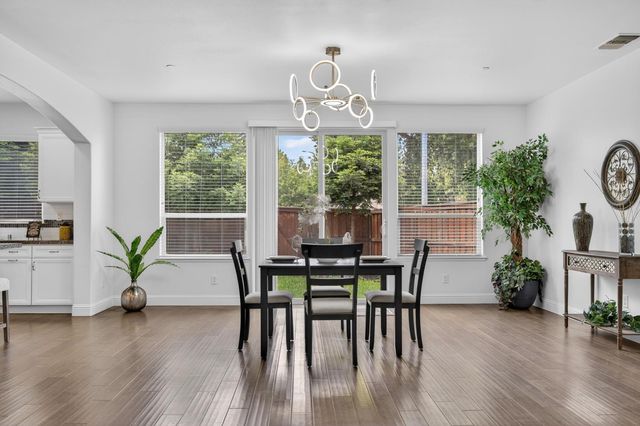 7 Triumph Ct, Sacramento, CA 95831