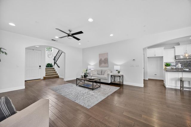 7 Triumph Ct, Sacramento, CA 95831