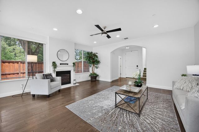 7 Triumph Ct, Sacramento, CA 95831