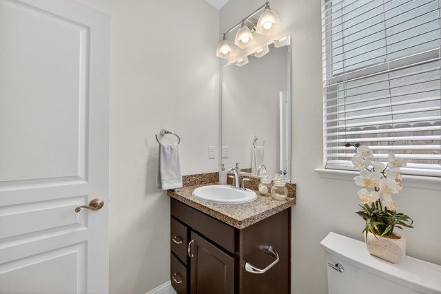 7 Triumph Ct, Sacramento, CA 95831