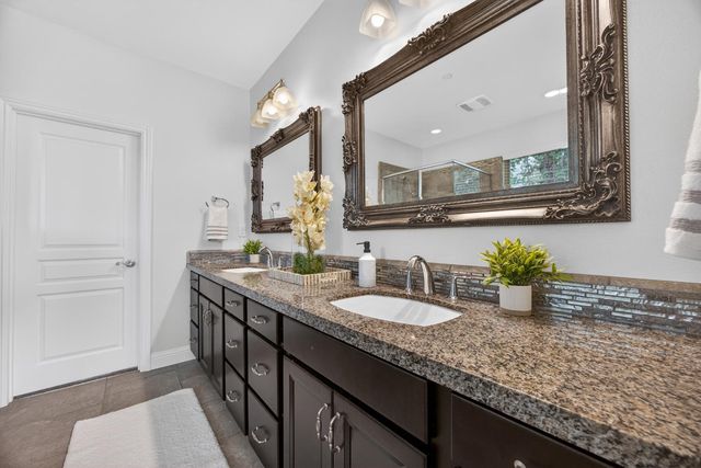 7 Triumph Ct, Sacramento, CA 95831
