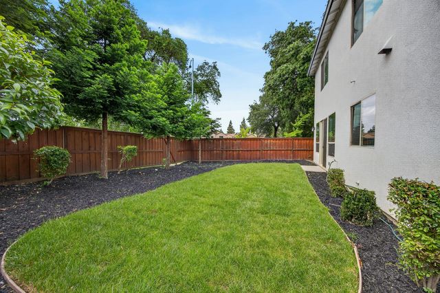 7 Triumph Ct, Sacramento, CA 95831