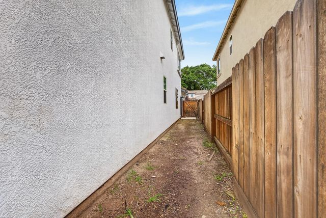 7 Triumph Ct, Sacramento, CA 95831
