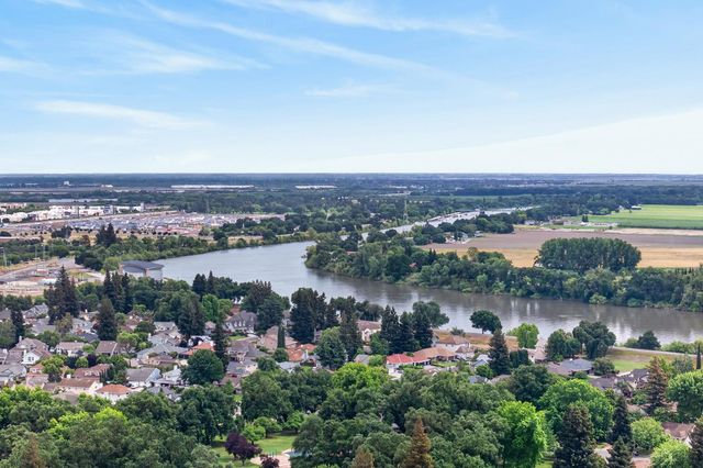 7 Triumph Ct, Sacramento, CA 95831