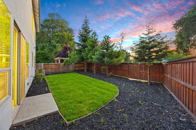 7 Triumph Ct, Sacramento, CA 95831