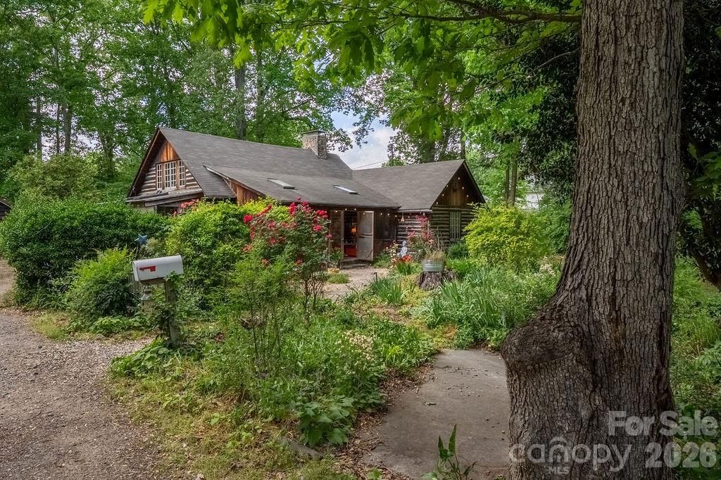 2107 Mandarin Boulevard, Charlotte, NC 28205