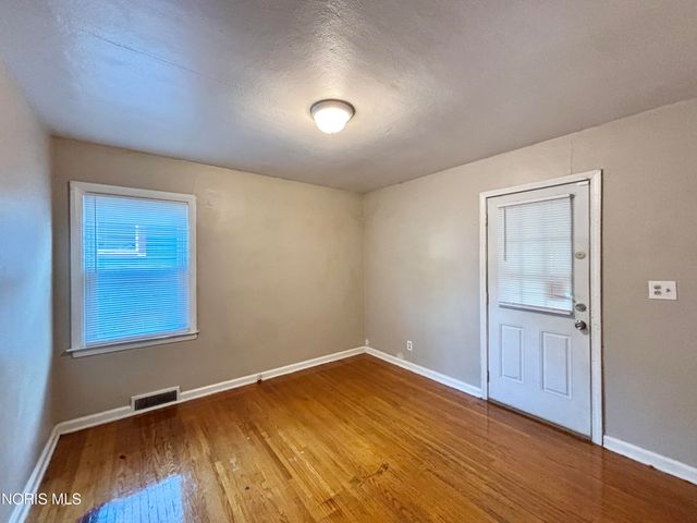 3816 Almeda Drive, Toledo, OH 43612