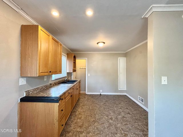 3816 Almeda Drive, Toledo, OH 43612