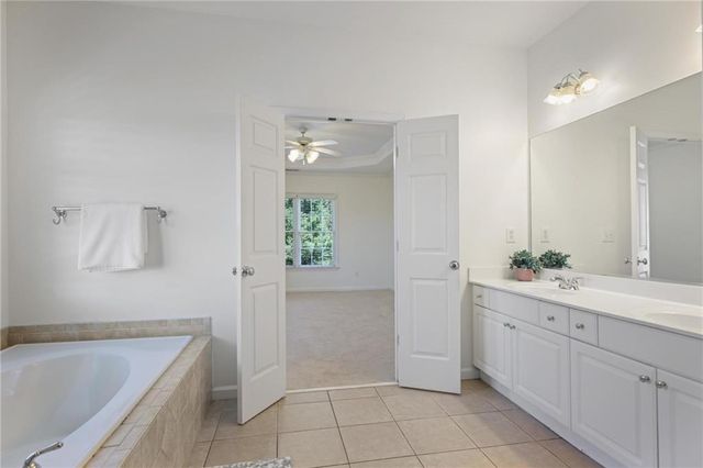 5742 Vinings Retreat Way SW, Mableton, GA 30126