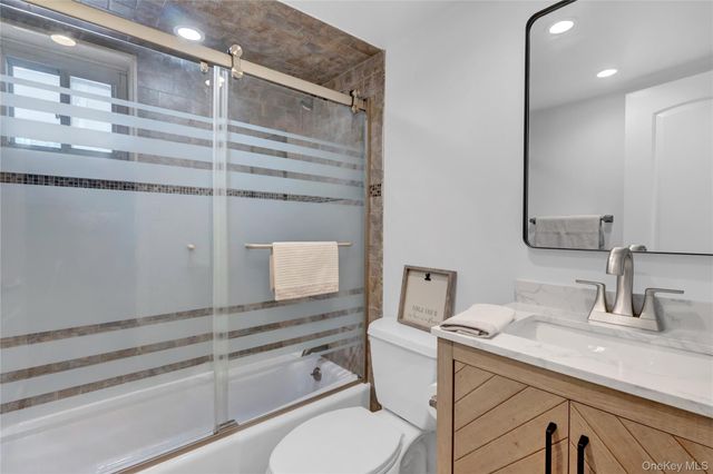 512 Links Drive E, Oceanside, NY 11572