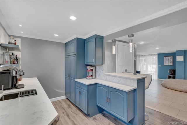 512 Links Drive E, Oceanside, NY 11572