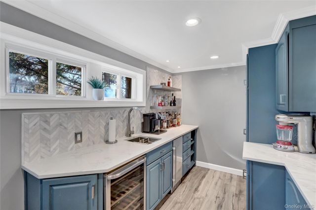 512 Links Drive E, Oceanside, NY 11572