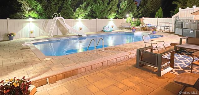 512 Links Drive E, Oceanside, NY 11572