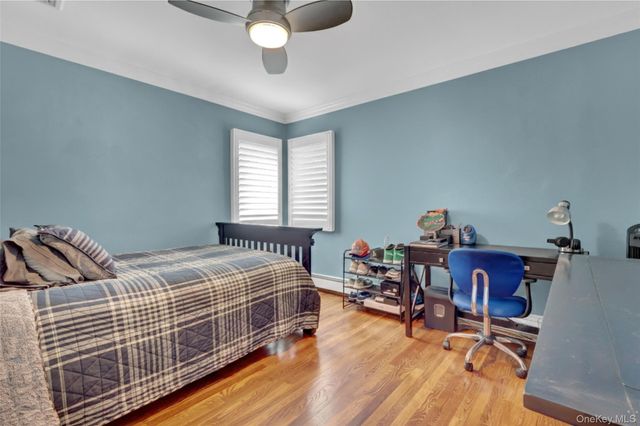 512 Links Drive E, Oceanside, NY 11572