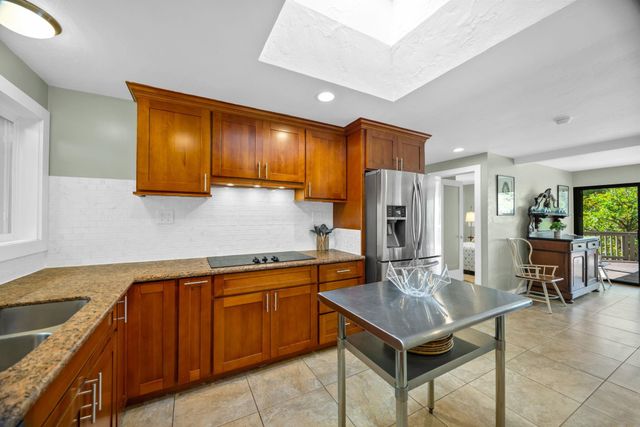 620 Awalau Rd, Haiku, HI 96708