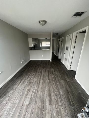 1202 W Formosa Blvd Apt 3, San Antonio, TX 78221