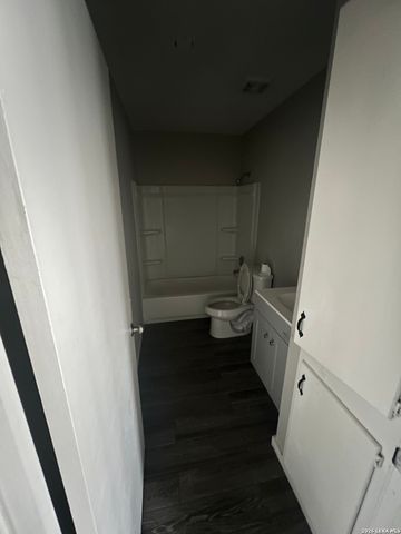 1202 W Formosa Blvd Apt 3, San Antonio, TX 78221