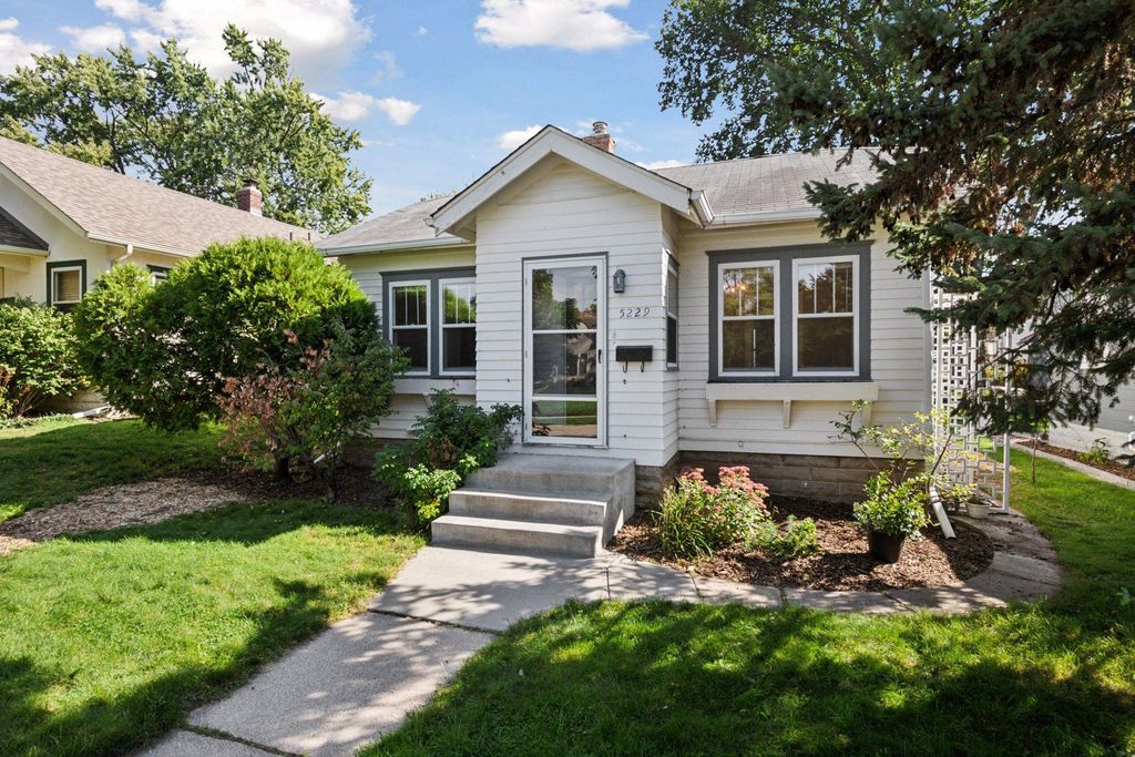 5229 29th Avenue S, Minneapolis, MN 55417