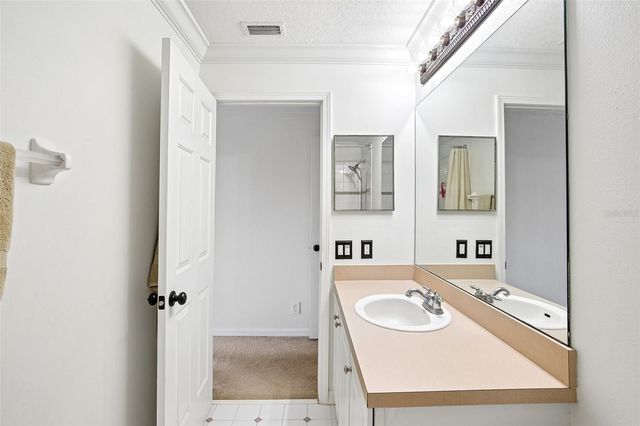 3853 ISLAND WAY, St Petersburg, FL 33705
