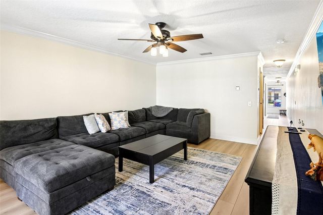 3853 ISLAND WAY, St Petersburg, FL 33705