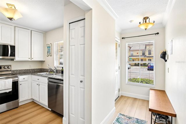 3853 ISLAND WAY, St Petersburg, FL 33705