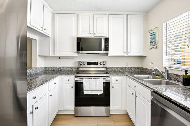 3853 ISLAND WAY, St Petersburg, FL 33705