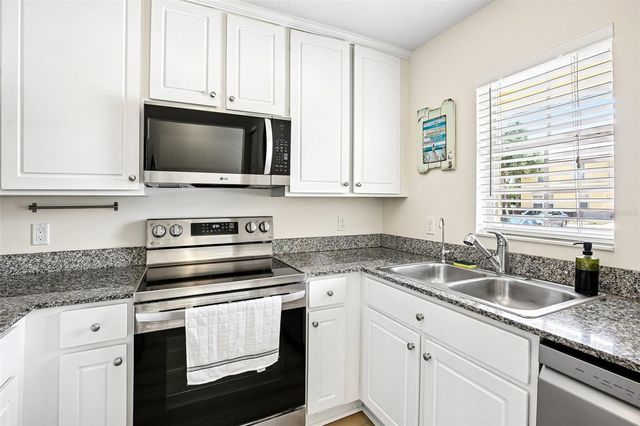 3853 ISLAND WAY, St Petersburg, FL 33705