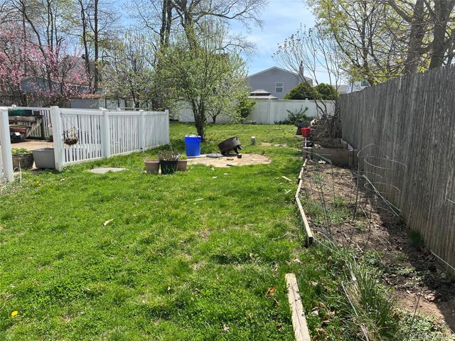 66 EAST SEAMAN AVE, Freeport, NY 11520